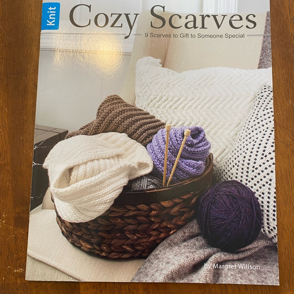 Cozy scarves knitting pattern book